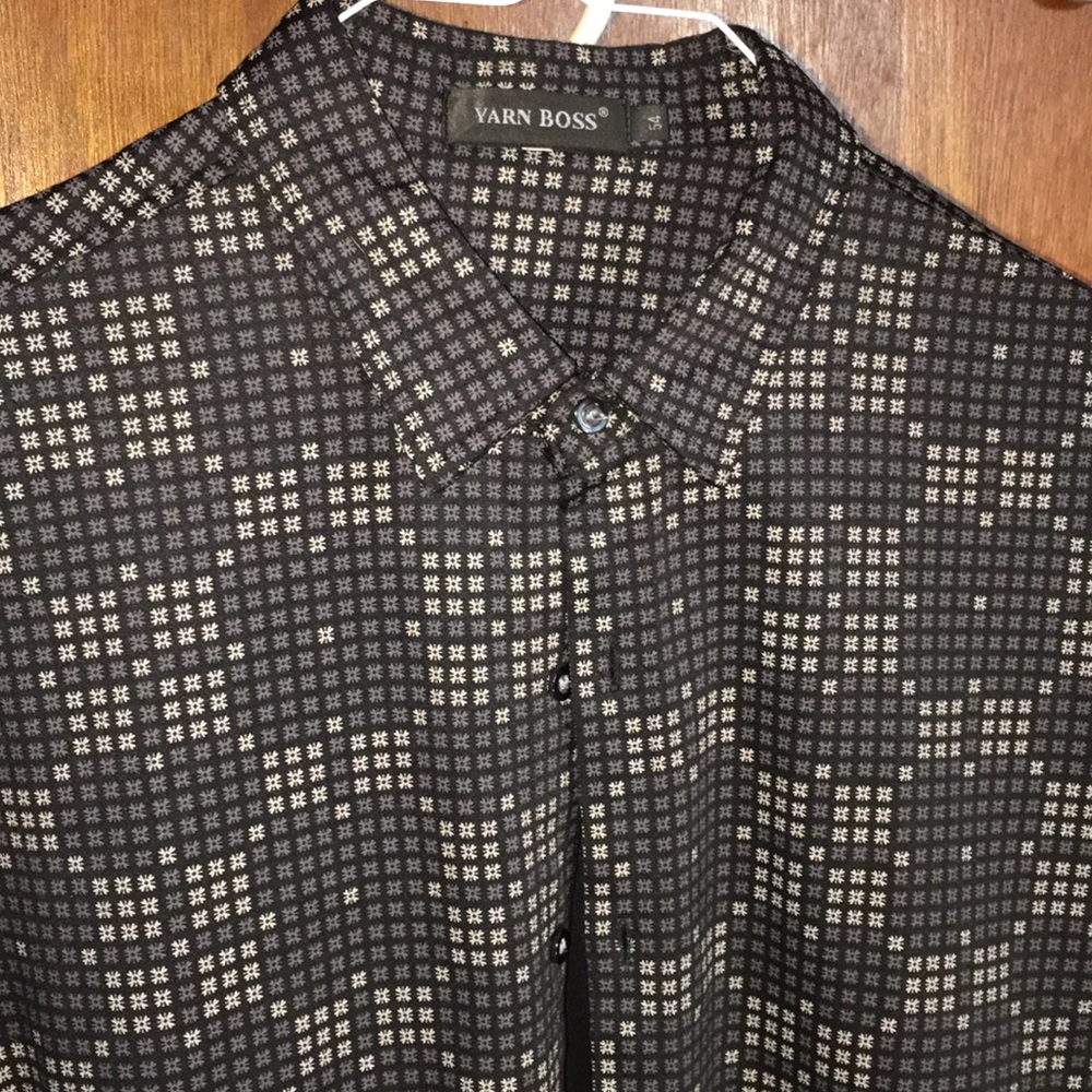 Yarn Boss M Two-Ply Shirt w/ Unique Design. NWOT